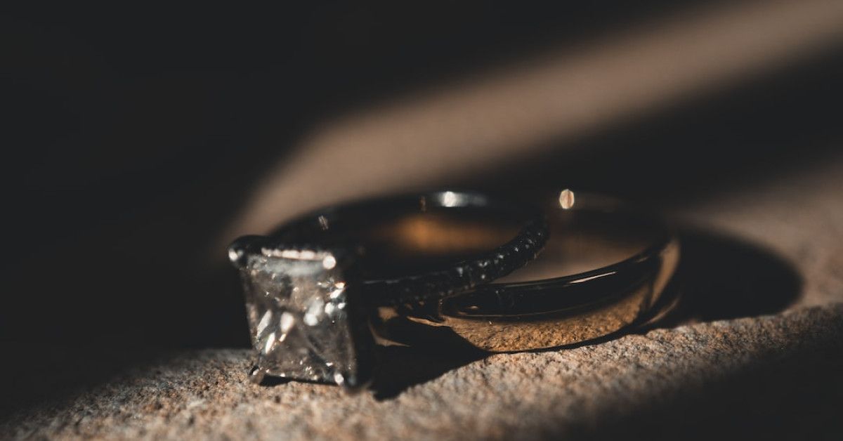 Wedding ring warming ceremony: Symbolic ritual to gather love.